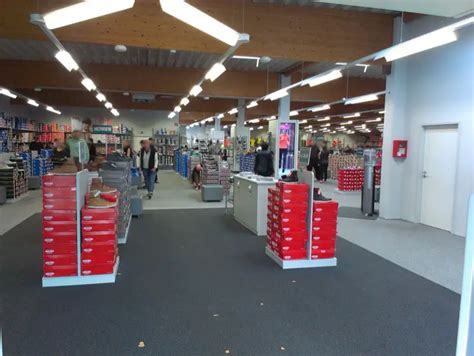 gibt es in recklinghausen lagerverkauf von adidas schuhe|Runners Point Lagerverkauf Recklinghausen.